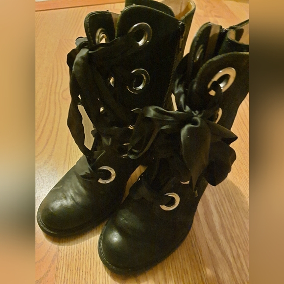 John Fluevog East End Gladstone Boots - Picture 2 of 6